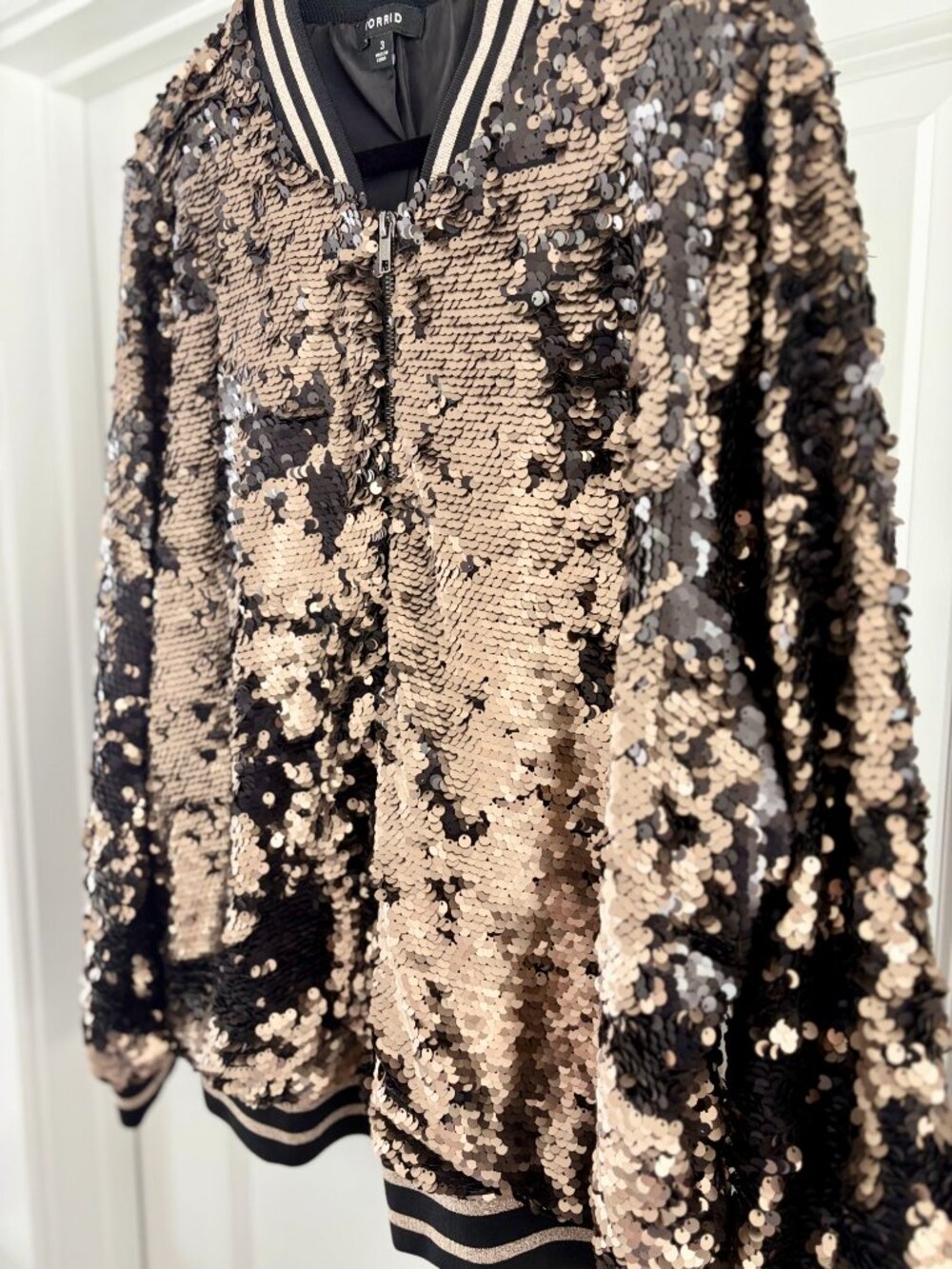 Torrid Sequin Bomber Jacket Black Gold Varsity Style Size 3x - Picture 2 of 4